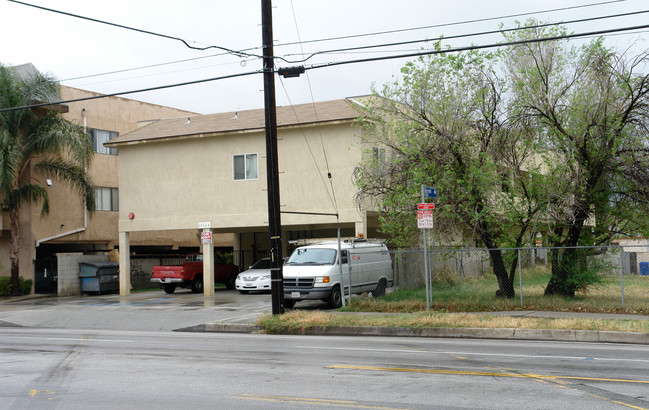 15164 Roscoe Blvd in Panorama City, CA - Building Photo - Building Photo