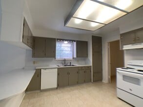 3111 Gilmer Rd in Longview, TX - Building Photo - Building Photo