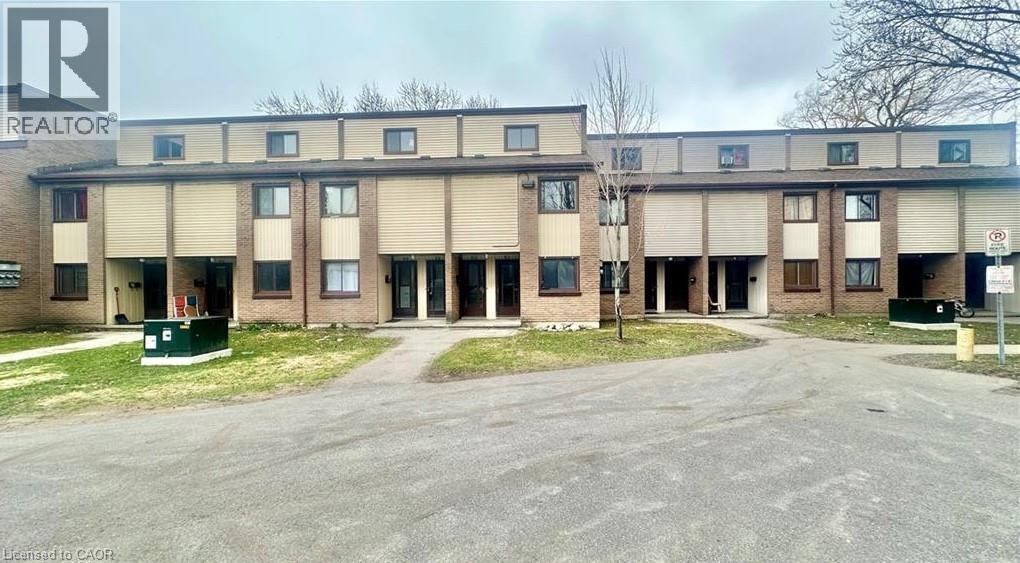 1200 Courtland Ave E in Kitchener, ON - Building Photo