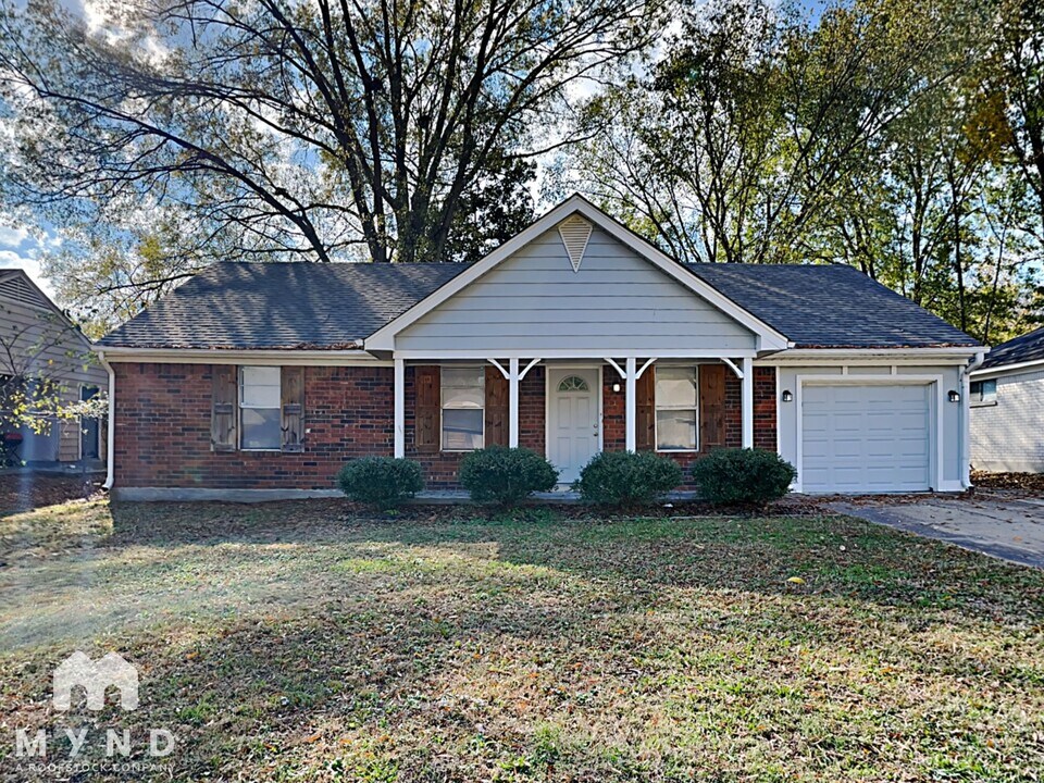 3403 Brockcrest Cove in Memphis, TN - Building Photo