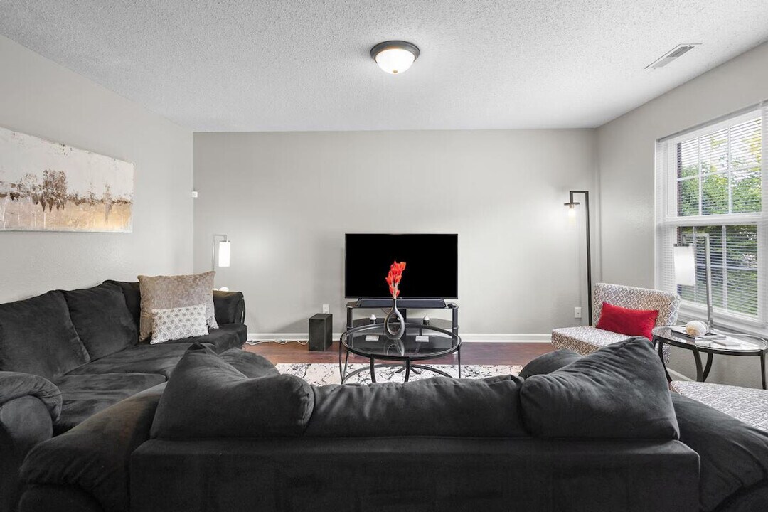 9928 Comb Run Ct in Avon, IN - Building Photo
