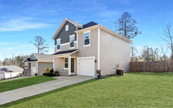 28 York Ct in Spring Lake, NC - Foto de edificio - Building Photo