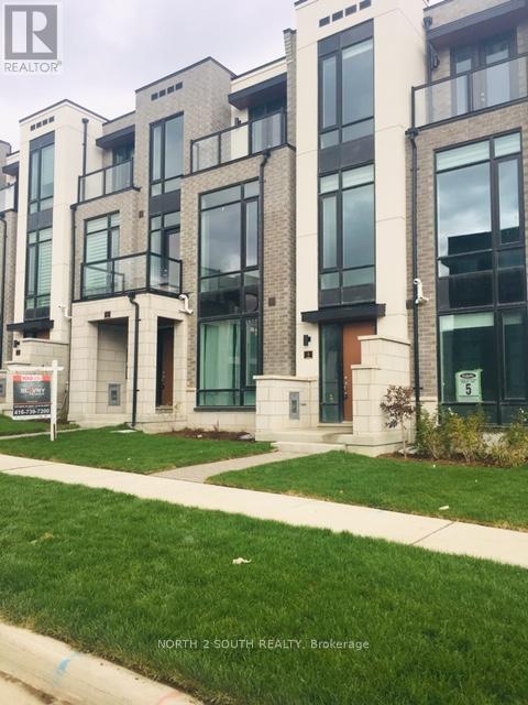 32 Carville Woods Cir in Vaughan, ON - Building Photo