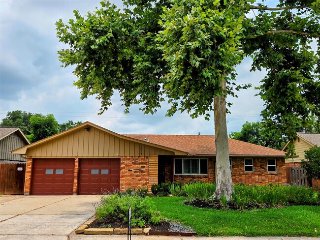 property at 2527 Willowby Dr