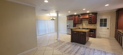 3805 NW 50th St in Gainesville, FL - Foto de edificio - Building Photo