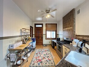 3242 N Racine Ave, Unit 3 in Chicago, IL - Building Photo - Building Photo