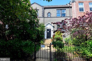 719 12th St SE in Washington, DC - Building Photo