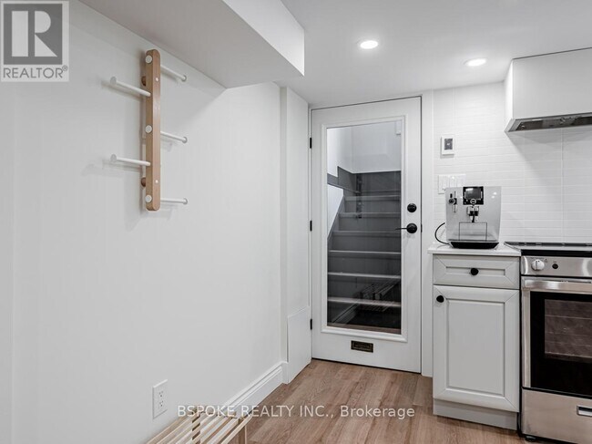 4 Hartford Ave in Toronto, ON - Building Photo - Building Photo