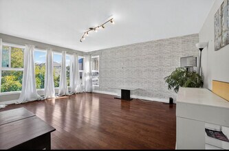 6132 Des Laurentides Boul in Laval, QC - Building Photo - Building Photo