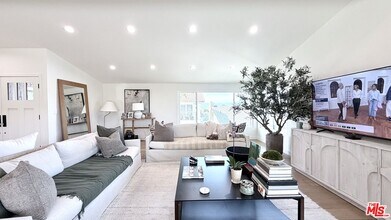 3852 Sherview Dr in Los Angeles, CA - Building Photo - Building Photo