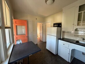 884 Beaconsfield Ave in Grosse Pointe Park, MI - Building Photo - Building Photo