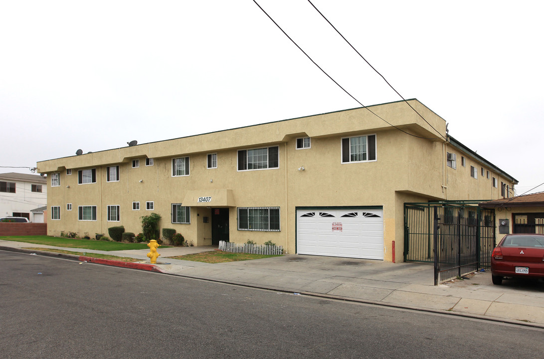 Cordary Apartments in Hawthorne, CA - Building Photo