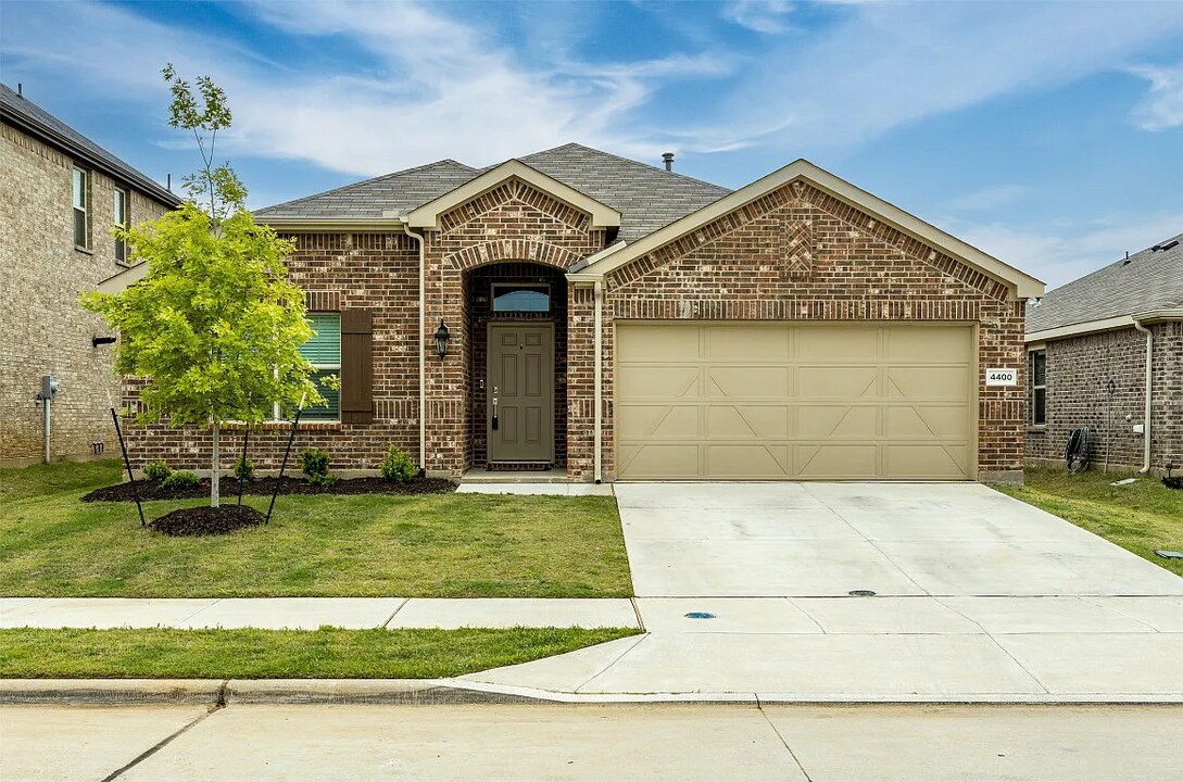 4400 Hiddenite Rd in Aubrey, TX - Building Photo