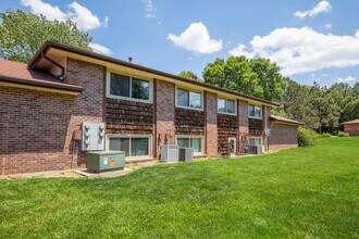 6011 Queens Dr in Lincoln, NE - Building Photo - Building Photo