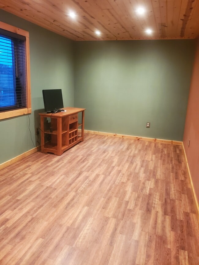 10187 County Rd 82 SE, Unit 1