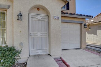 1259 Black Cherry St in Las Vegas, NV - Foto de edificio - Building Photo