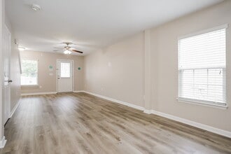 8012 Spiderlily Ct in Zebulon, NC - Foto de edificio - Building Photo