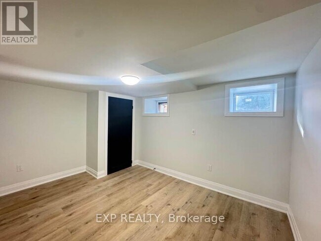 952 Main St E in Hamilton, ON - Building Photo - Building Photo