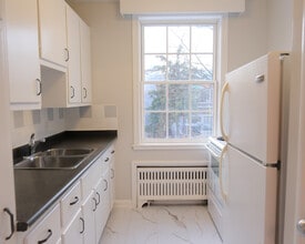 Crestview Apartments in Toronto, ON - Building Photo - Building Photo