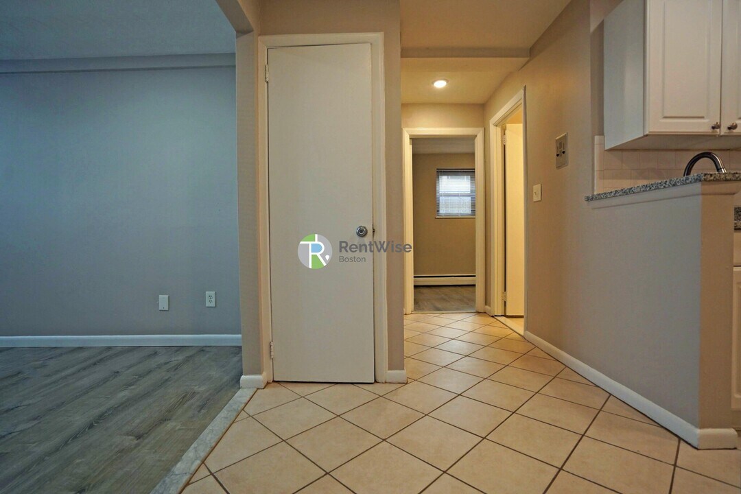 39 Shepard St, Unit 6 in Boston, MA - Building Photo