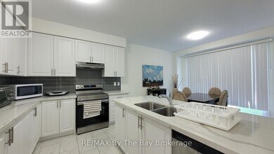 172 Rosanne Cir in Wasaga Beach, ON - Building Photo - Building Photo