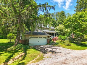 37845 Miles Rd in Moreland Hills, OH - Building Photo - Building Photo