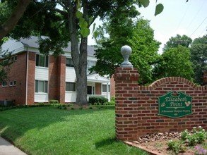 Elizabeth Point Apartments in Charlotte, NC - Building Photo - Building Photo