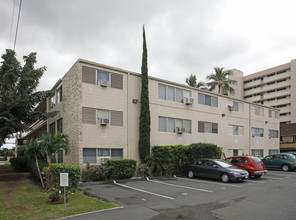 Tiare Apartments in Honolulu, HI - Building Photo - Building Photo