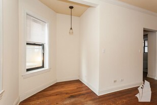 736 W Addison St, Unit 748-S3 in Chicago, IL - Building Photo - Building Photo