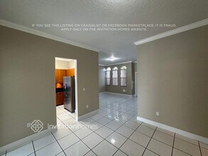 8210 SW 163rd Pl in Miami, FL - Foto de edificio - Building Photo