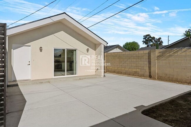 996 S Siet Pl in Anaheim, CA - Building Photo - Building Photo