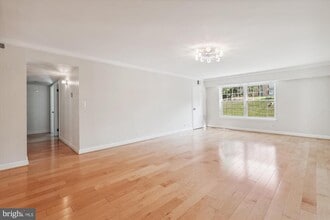 7621 Tremayne Pl in McLean, VA - Building Photo - Building Photo