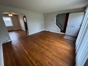122 Spangler Rd NE in Canton, OH - Foto de edificio - Building Photo
