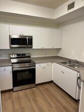 1900 Van Buren St, Unit 113B in Hollywood, FL - Building Photo - Building Photo