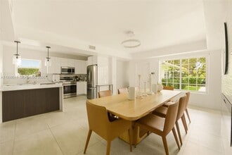 725 W 51st St in Miami Beach, FL - Building Photo - Building Photo