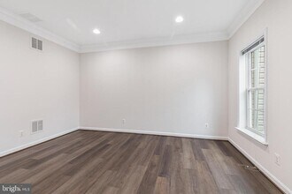 5036 Greenhouse Terrace in Centreville, VA - Building Photo - Building Photo