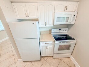 541 NE 44th St in Boca Raton, FL - Building Photo - Building Photo