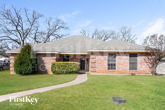 414 Baldwin Drive in Joshua, TX - Building Photo