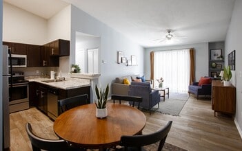 Centennial Crossing at Lenox Place in Goodlettsville, TN - Foto de edificio - Building Photo