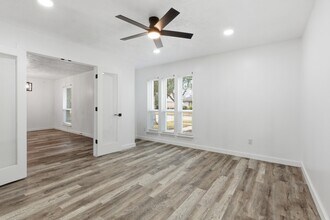 2906 Colonial Dr in Sugar Land, TX - Building Photo - Building Photo