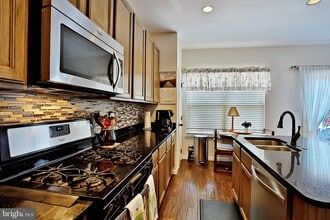 14615 Seasons Dr in Centreville, VA - Building Photo - Building Photo