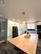 379 Surrey Dr in Oshawa, ON - Building Photo - Building Photo