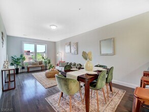 90 Clinton Ave in Newark, NJ - Building Photo - Building Photo