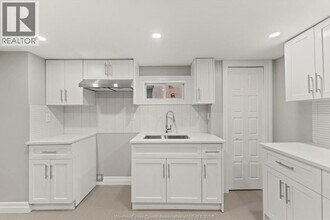 1439 Benjamin Ave in Windsor, ON - Building Photo - Building Photo