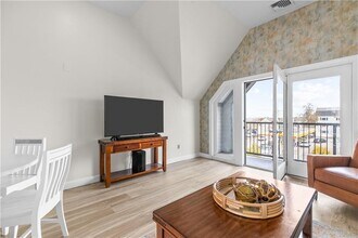 580 Thames St in Newport, RI - Building Photo - Building Photo