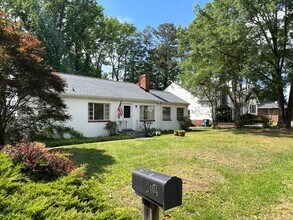 2404 Aiken Dr in Richmond, VA - Building Photo - Building Photo