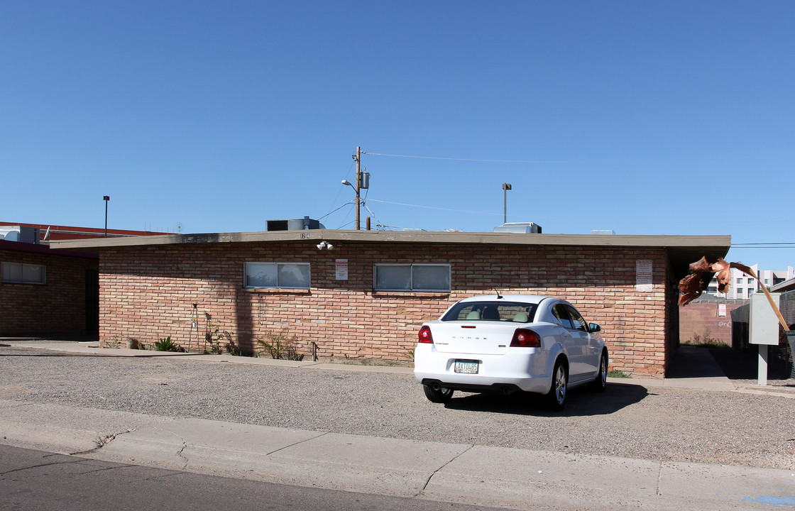 Smith Apartments in Tempe, AZ - Foto de edificio