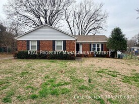 4017 Tamerlane Dr in Charlotte, NC - Building Photo