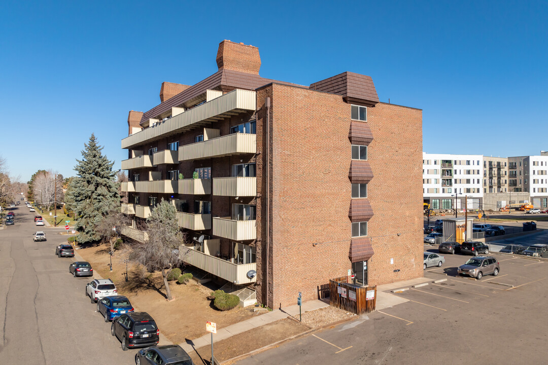 Atlantis Condominiums in Denver, CO - Building Photo