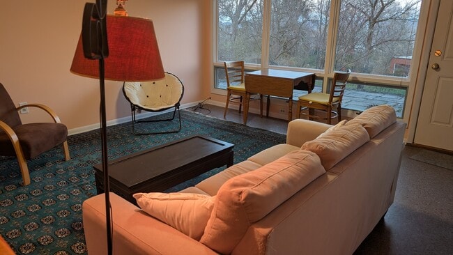 143 Campbell Ave, Unit Apartment